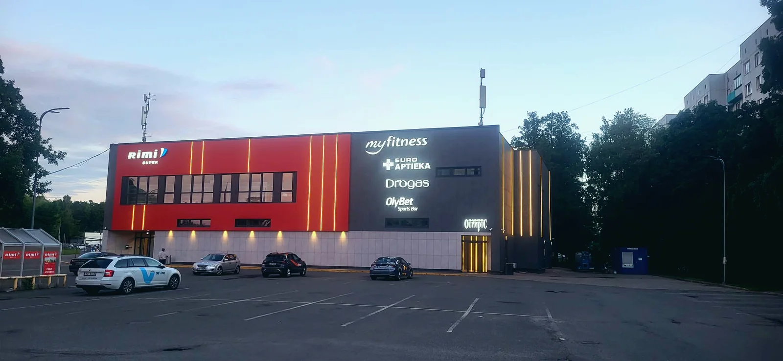 Tirdzniecības centra pārbūve, Anniņmuižas bulvāris 40A, Rīga