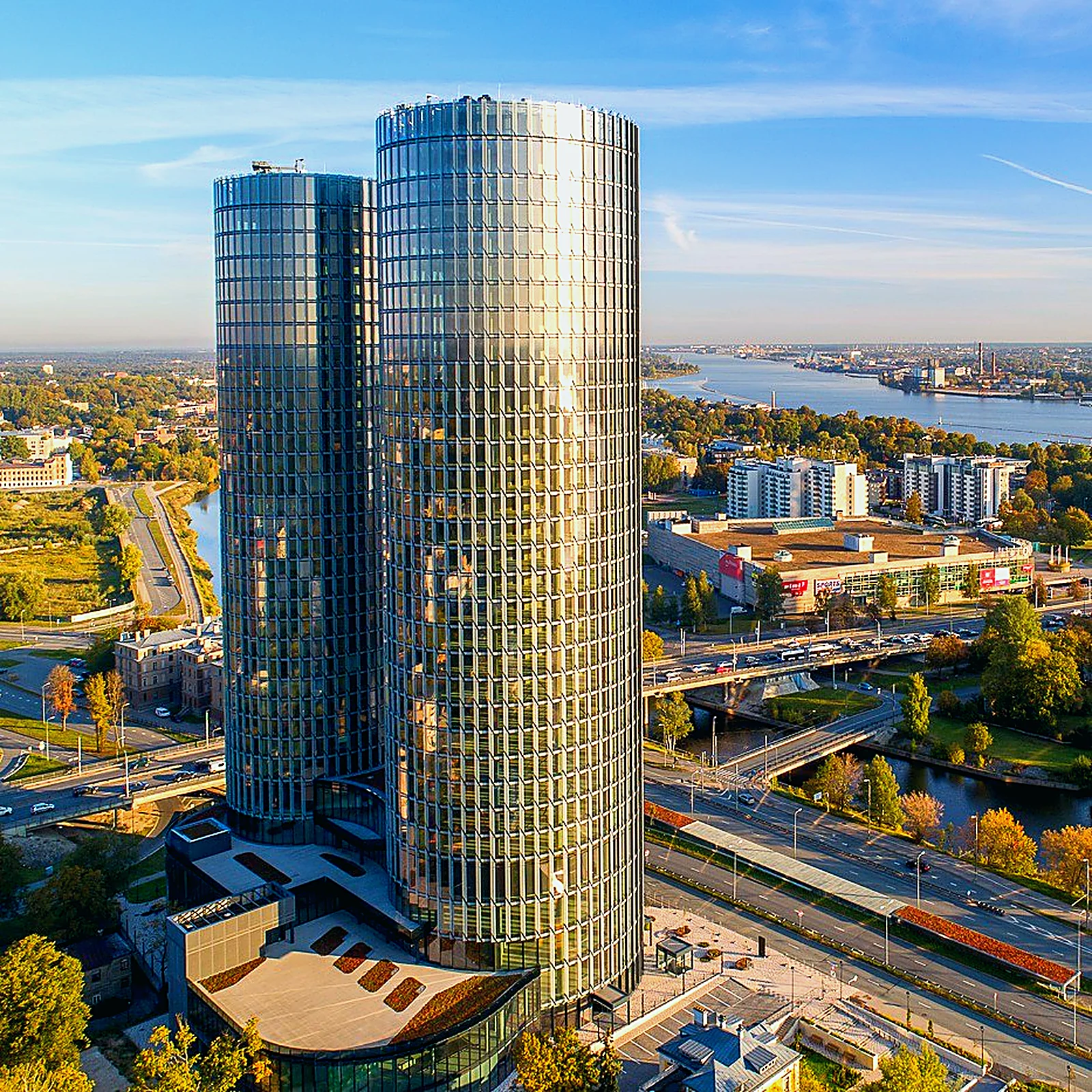 Daudzfunkcionālais komplekss Z-TOWERS, Raņķa Dambis 30, Rīga
