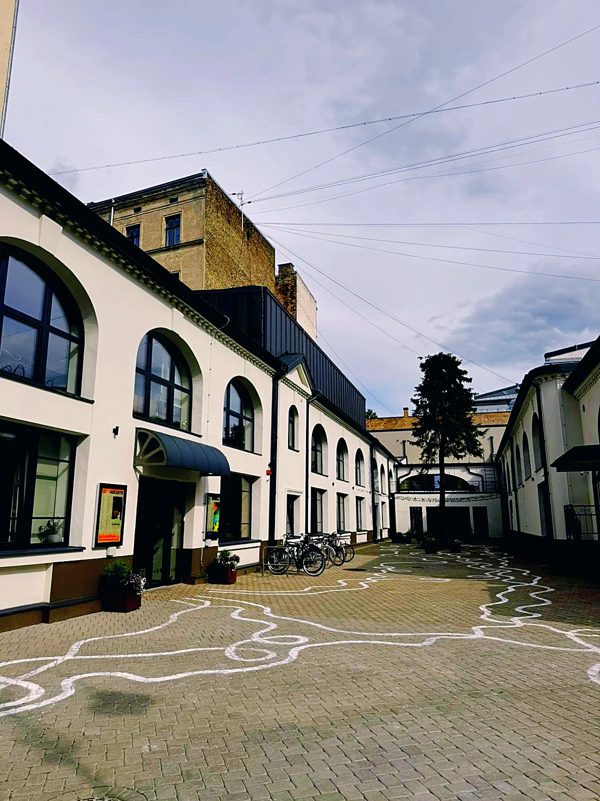 Latvijas leļļu teātris, Kr. Barona iela 16/18 un Elizabetes iela 81, Rīga