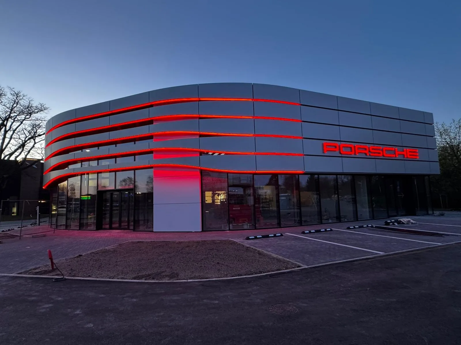 Porsche centrs, Kārļa Ulmaņa gatve 96, Rīga