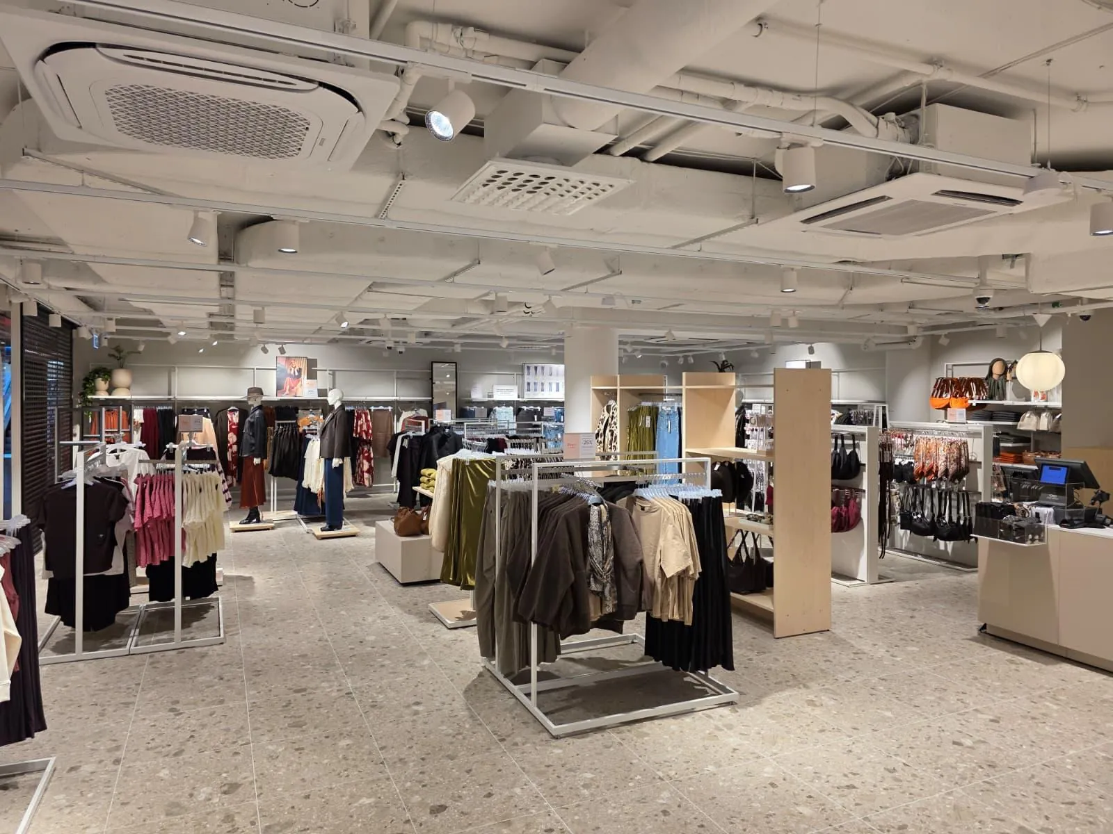 LINDEX Galleria Riga, Dzirnavu iela 67, Rīga