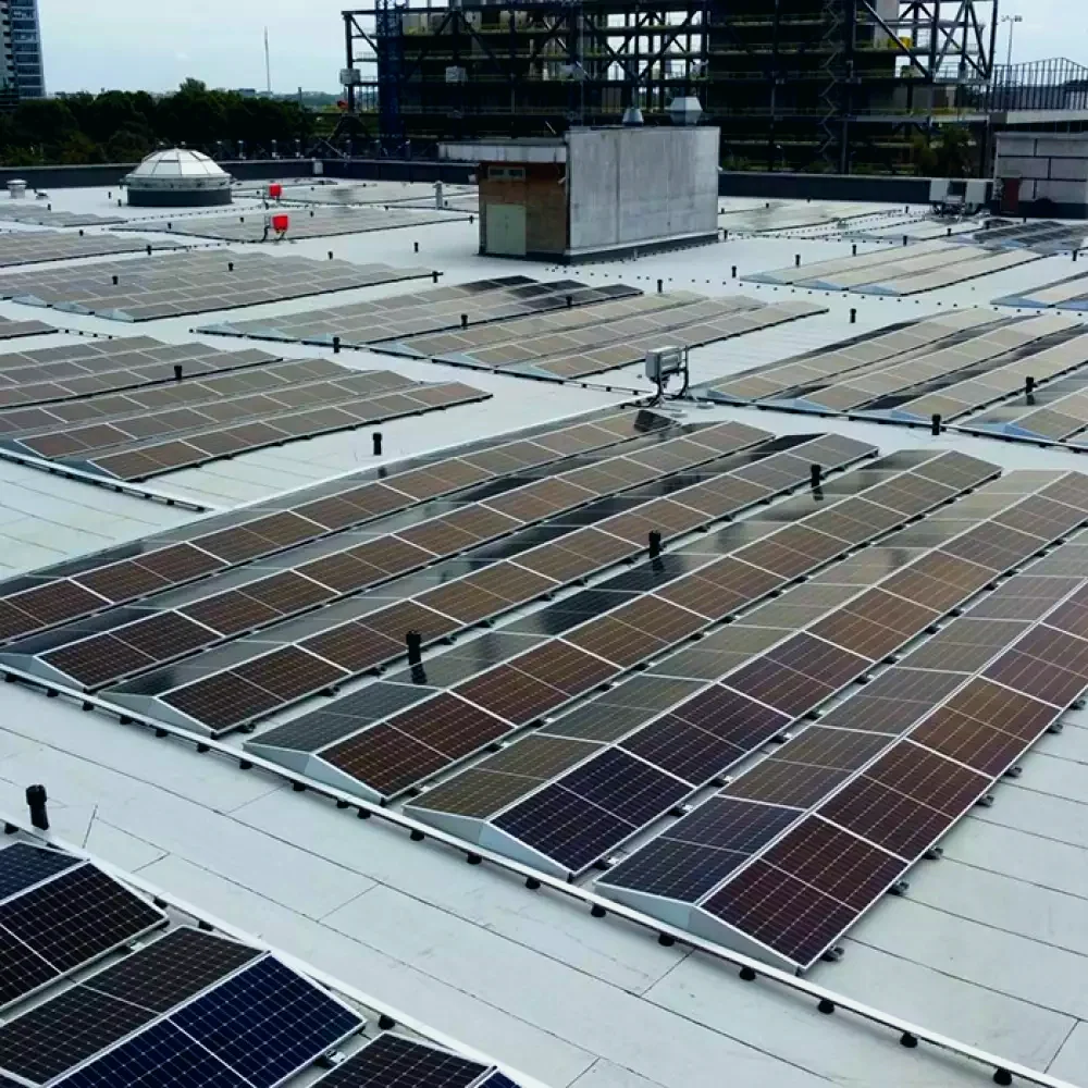 837 kW saules paneļu sistēma T/C Olimpija, Āzenes iela 5, Rīga
