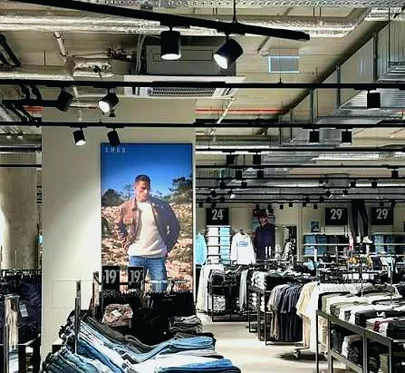 NewYorker veikala izbūve, SC Novira Plaza, Marijas iela 2a, Rīga